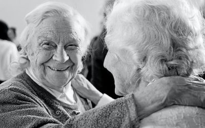 Les bienfaits du rire pour les personnes âgées